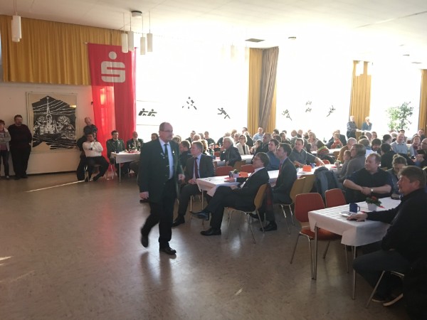 Ein gut gefüllter Saal erfreute die Organisatoren Ein gut gefüllter Saal erfreute die Organisatoren