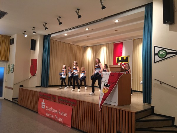 Die Cheerleader-Gruppe von Phoenix Hagen sorgte für gute Stimmung Die Cheerleader-Gruppe von Phoenix Hagen sorgte für gute Stimmung